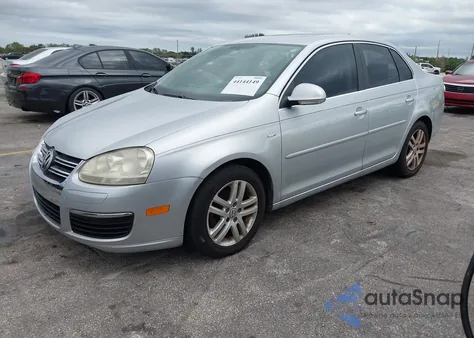 2007 Volkswagen Jetta Wolfsburg Edition z USA, uszkodzony, nr VIN 3VWEG71K27M136208